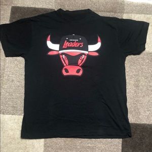 Leaders 1354 Chicago Bulls Tee - Size Medium
